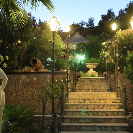 Отель Balconata 2.0 Banqueting & Лучера